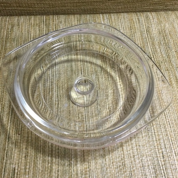 Corning Ware Cornflower Spouted Measuring
Sauce Bowl 1 qt with Lid - Picture 8 of 9